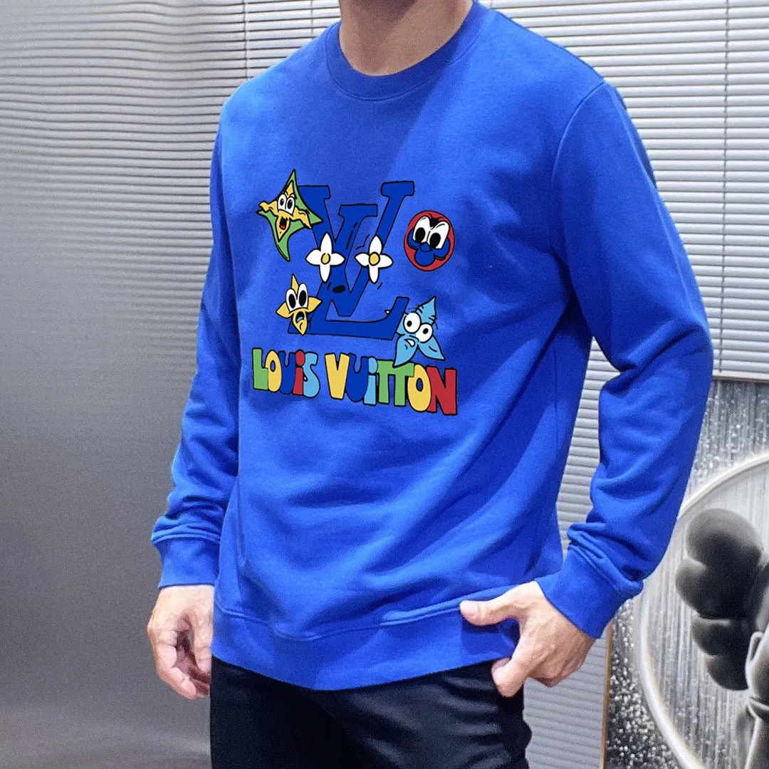 🅿️220 brand [LV Louis Vuitton] (good news for fat people) 2025ss autumn latest long-sleeved round-neck sweatshirt, on sale simultaneously on the official website. Refreshing and breathable. Made of top Tencel Roman. Comfortable and soft. 3D three-dimensional clarity. Super fashion sense. Great for gifting and keeping for yourself. Size: M-5XL (can wear up to 220 pounds)